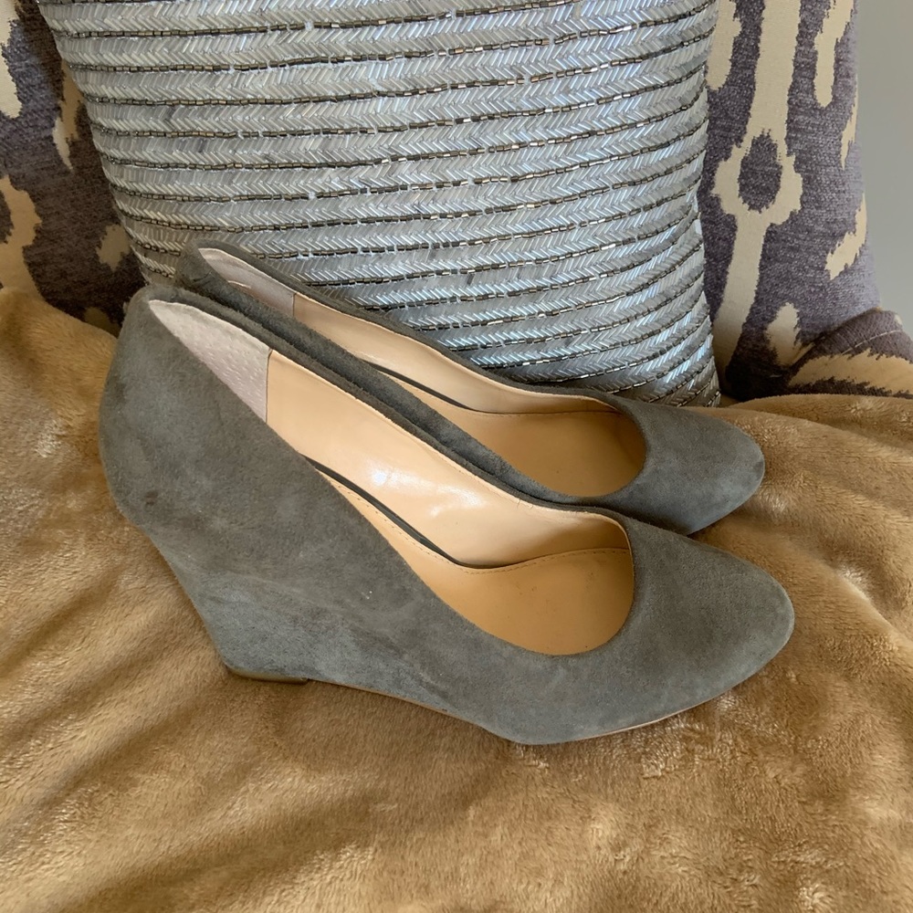 Banana Republic suede wedges size 6